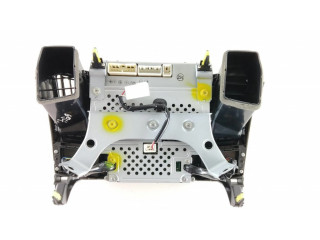 Радио/ проигрыватель CD/DVD / навигация