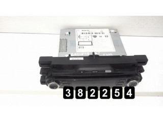 Радио/ проигрыватель CD/DVD / навигация