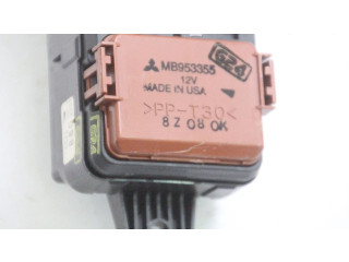 Блок предохранителей 8609D05, 8609D05 Mitsubishi Carisma