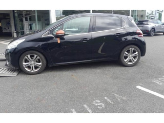 Радио/ проигрыватель CD/DVD / навигация    Peugeot 208    