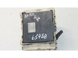 Блок предохранителей  8922102331   Toyota Auris E180    