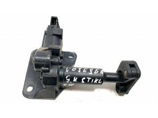 Электрический двигатель для открытия форточки в кузове