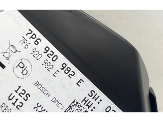 Přístrojová deska Volkswagen Touareg II 2012 7P6920982E