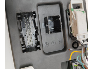 Блок комфорта M8E214F041AB Jaguar F-Pace