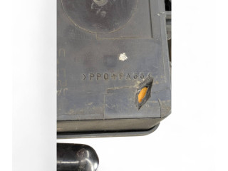 Блок предохранителей LNC2822BD Jaguar XJ X308