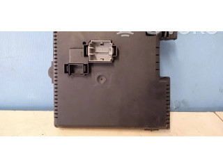 Блок предохранителей 8676391   Volvo S80