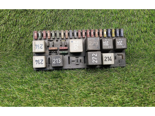 Блок предохранителей 443941822B Audi 80 90 S2 B4