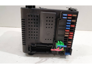 Блок предохранителей 30728542   Volvo S80    