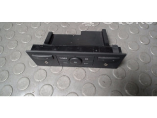 Pojistková skříňka Радио/ проигрыватель / навигация 13115968 Opel Zafira B 2006