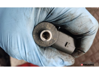 Форсунка 03l130277j    Volkswagen PASSAT B7   