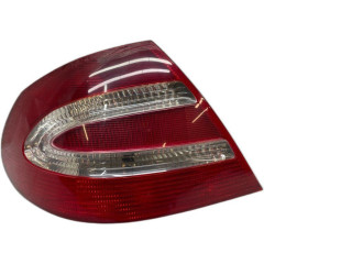 Задний фонарь в кузове