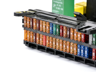 Pojistková skříňka YQE500240, YMD504280 Land Rover Range Rover L322 2005