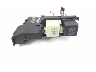 Блок предохранителей 8W0937503B Audi e-tron