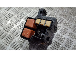 Блок предохранителей 5054 Toyota Previa (XR30, XR40) II