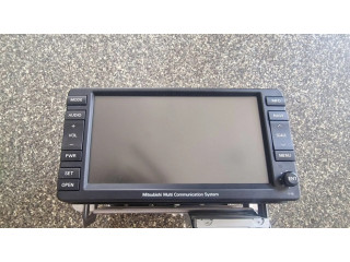 Радио/ проигрыватель CD/DVD / навигация