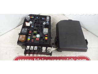 Блок предохранителей 39040849 Vauxhall Astra K