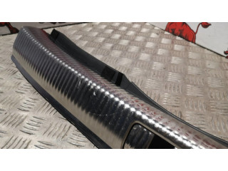 Отделка порога багажника