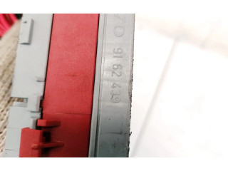 Блок предохранителей  9162439   Volvo V70    