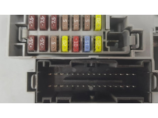 Блок предохранителей 520158930 Opel Corsa E