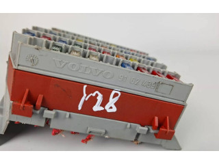 Блок предохранителей  9162439   Volvo V70    