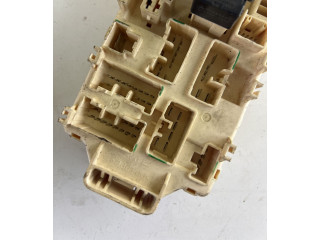 Pojistková skříňka Mitsubishi Pajero 2003