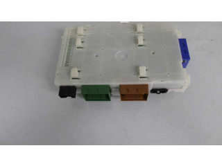 Блок предохранителей 30765624 Volvo V70