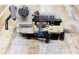   Pojistková skříňka 8264133080, 2323000041   Lexus ES 250 - 300 - 330 1997