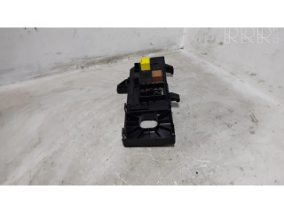 Блок предохранителей 13181983, 518721204   Opel Vectra C    