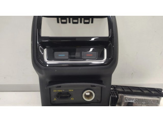 Другая центральная деталь консоли (туннеля)