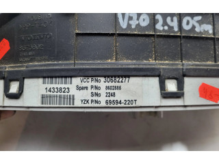 Панель приборов 30882277, 69594220T   Volvo V70       
