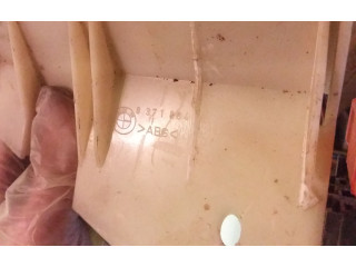 Pojistková skříňka 8371884 BMW 5 E39 2001