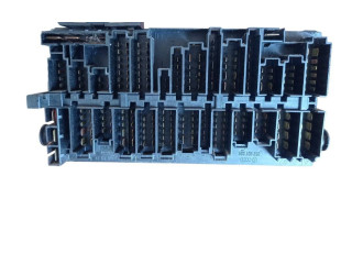 Блок предохранителей 357937039 Volkswagen Golf III