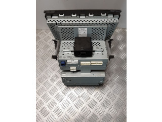 Радио/ проигрыватель CD/DVD / навигация