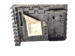 Блок предохранителей  1K0937808   Volkswagen Caddy    