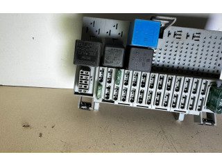   Pojistková skříňka 90240092, 90240665   Opel Astra F 1994
