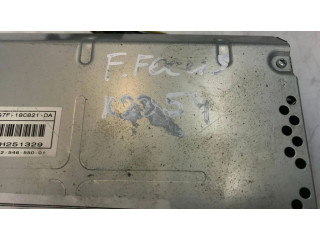 Радио/ проигрыватель CD/DVD / навигация