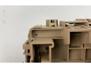 Блок предохранителей 611301 Subaru Forester SG