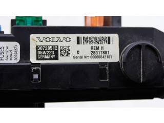 Блок предохранителей 30728512   Volvo V70    
