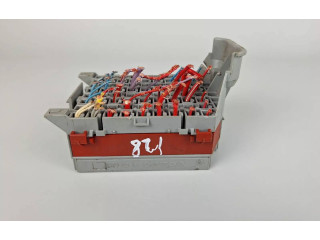 Блок предохранителей  9162439   Volvo V70    