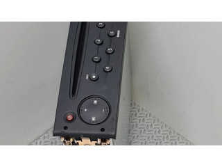 Радио/ проигрыватель CD/DVD / навигация