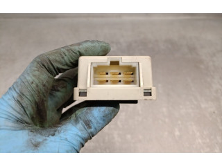 Блок предохранителей 88018SA000   Subaru Forester SG    