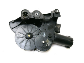 Притягиватель задней крышки