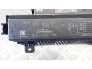 Блок предохранителей 103440600C, 103440500D Tesla Model S