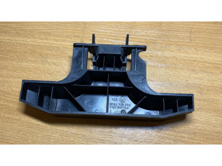 Задний держатель бампера