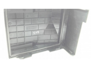 Крышка блока предохранителей 1K0937132F Audi Q3 8U