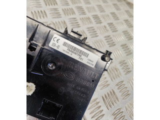 Pojistková skříňka Řídící jednotka BSM 8200387289   Renault Clio III 2010