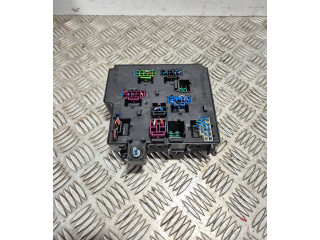 Блок предохранителей 32322427 Volvo S60