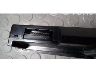 Pojistková skříňka Радио/ проигрыватель / навигация 13115968 Opel Zafira B 2006