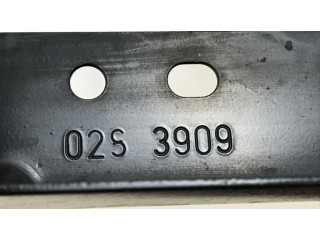 Другая деталь отсека двигателя