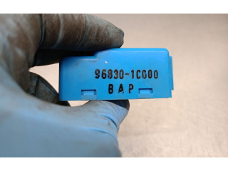 Блок предохранителей 968301C000   Hyundai Getz    